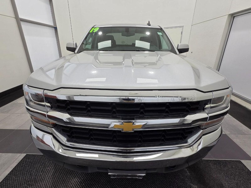 Chevrolet Silverado 1500 LD Vehicle Full-screen Gallery Image 7