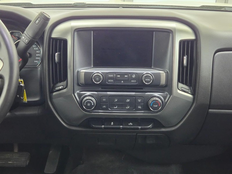Chevrolet Silverado 1500 LD Vehicle Full-screen Gallery Image 10