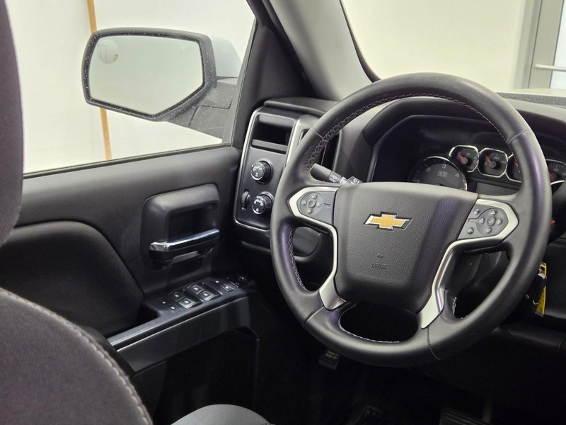 Chevrolet Silverado 1500 LD Vehicle Full-screen Gallery Image 11