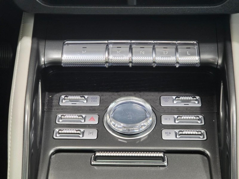 Lincoln Nautilus Vehicle Full-screen Gallery Image 11
