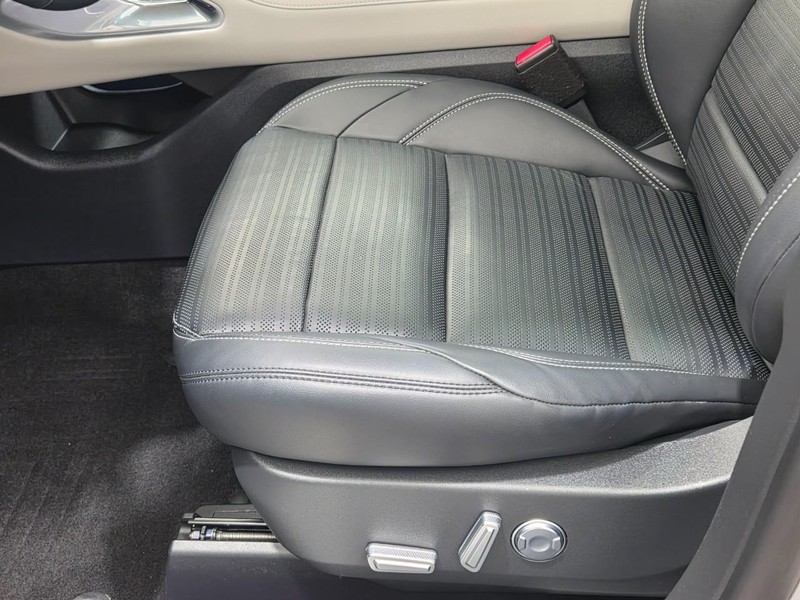 Lincoln Nautilus Vehicle Full-screen Gallery Image 21