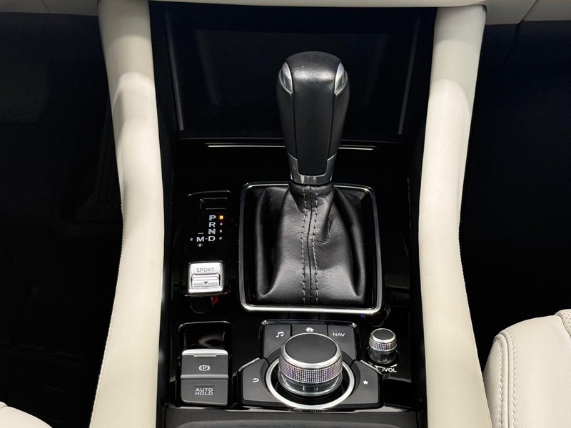 Mazda Mazda6 Vehicle Full-screen Gallery Image 11