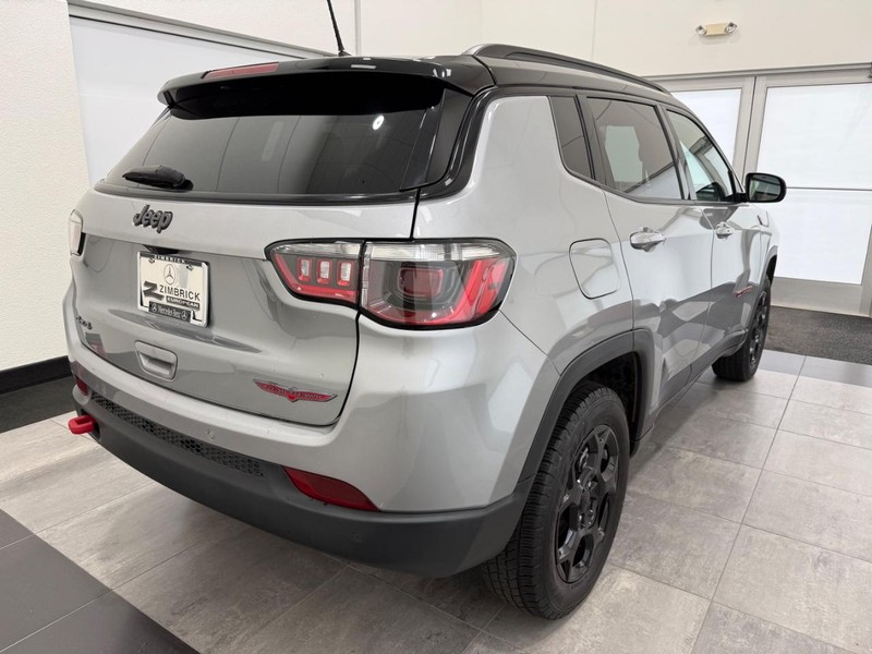 Jeep Compass Vehicle Full-screen Gallery Image 02