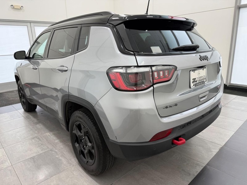 Jeep Compass Vehicle Full-screen Gallery Image 04