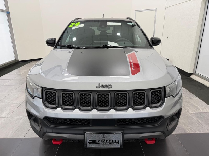 Jeep Compass Vehicle Full-screen Gallery Image 07