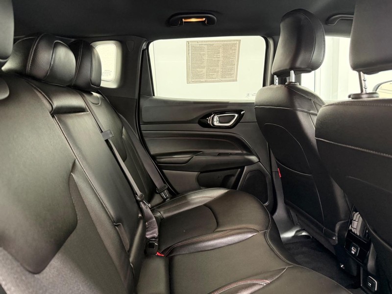 Jeep Compass Vehicle Full-screen Gallery Image 08