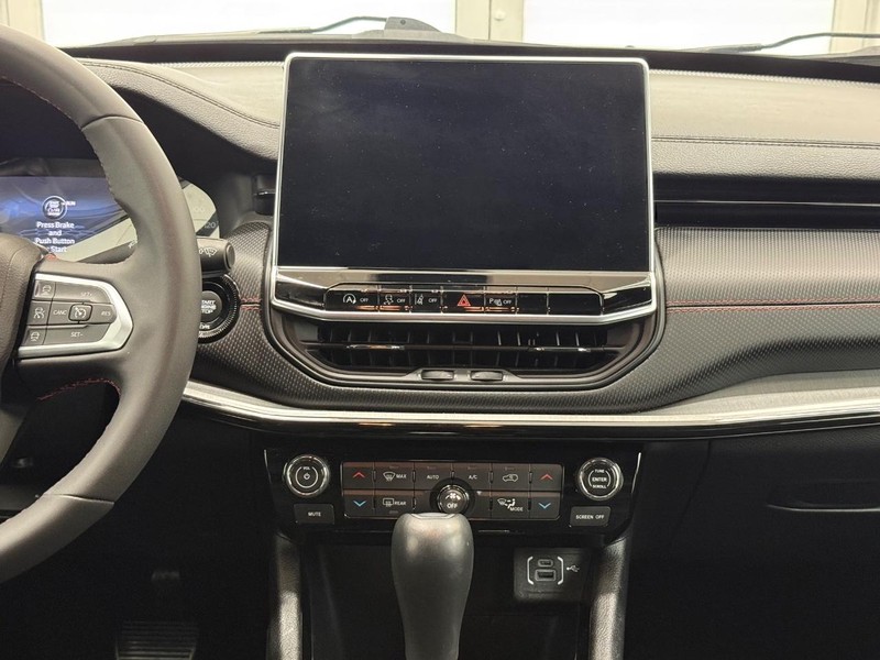 Jeep Compass Vehicle Full-screen Gallery Image 10