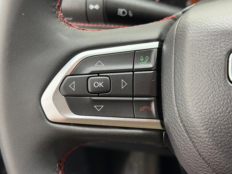 Jeep Compass Vehicle Full-screen Gallery Image 14