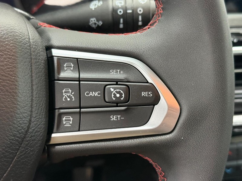 Jeep Compass Vehicle Full-screen Gallery Image 15