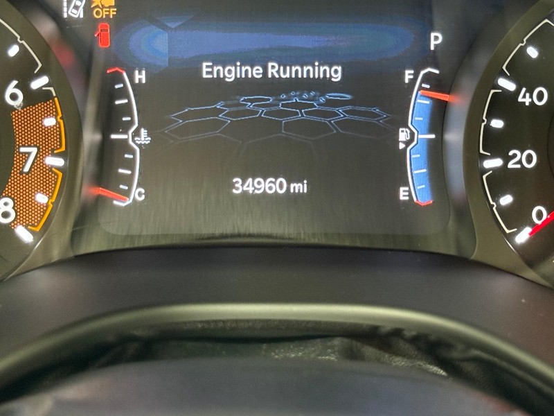 Jeep Compass Vehicle Full-screen Gallery Image 16