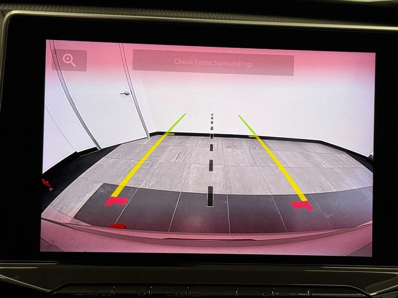 Jeep Compass Vehicle Full-screen Gallery Image 17