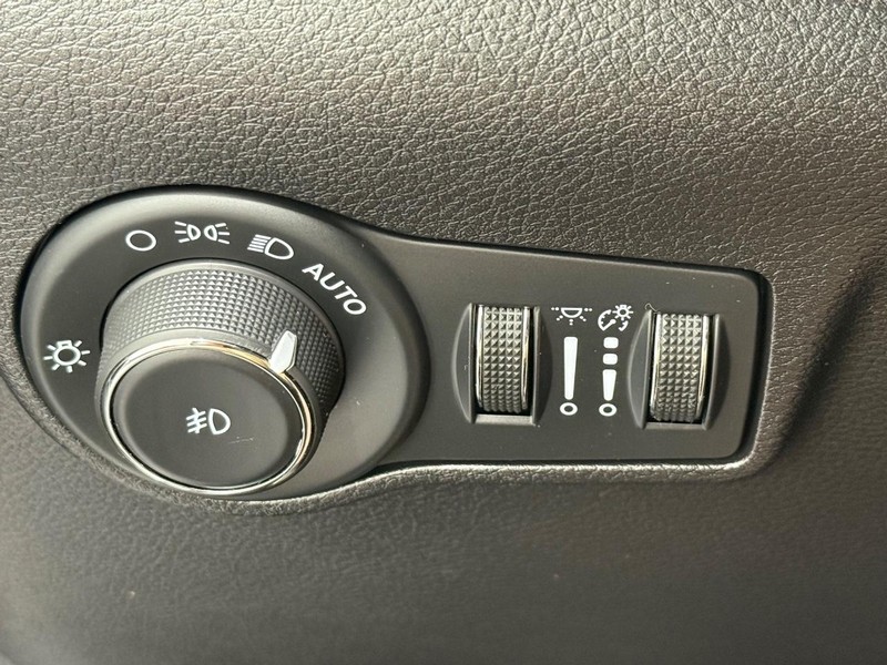 Jeep Compass Vehicle Full-screen Gallery Image 18