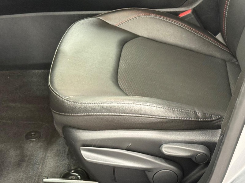Jeep Compass Vehicle Full-screen Gallery Image 20