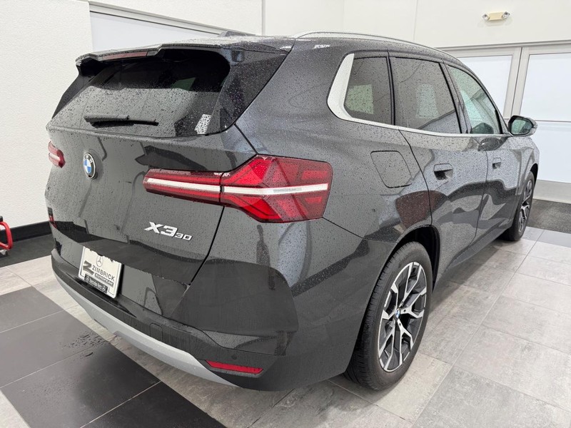BMW X3 Vehicle Full-screen Gallery Image 2