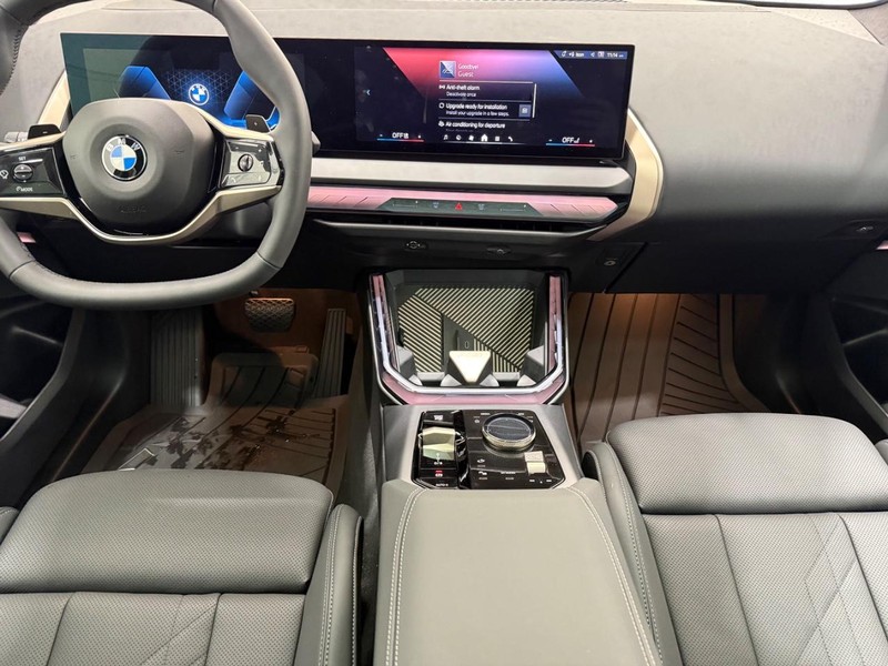 BMW X3 Vehicle Full-screen Gallery Image 9