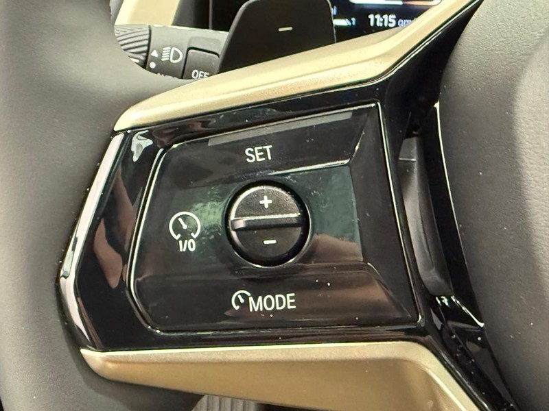 BMW X3 Vehicle Full-screen Gallery Image 13