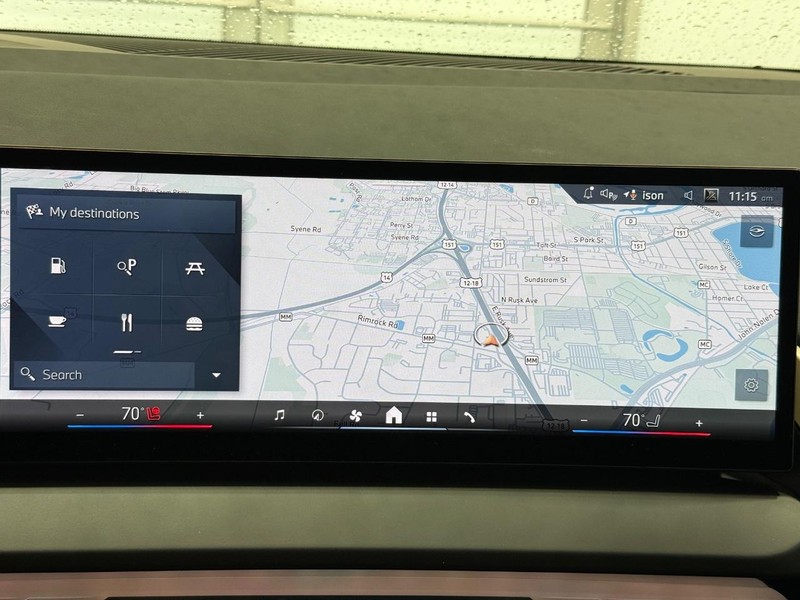 BMW X3 Vehicle Full-screen Gallery Image 17
