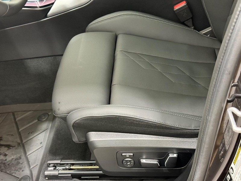BMW X3 Vehicle Full-screen Gallery Image 19