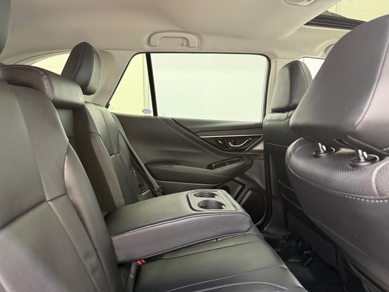 Subaru Outback Vehicle Full-screen Gallery Image 8