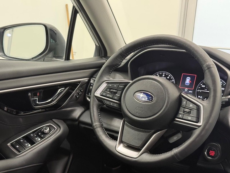 Subaru Outback Vehicle Full-screen Gallery Image 12