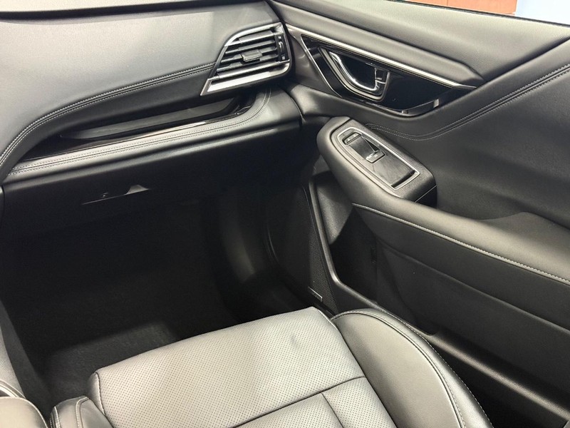 Subaru Outback Vehicle Full-screen Gallery Image 13