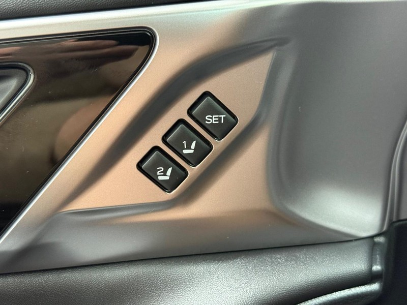 Subaru Outback Vehicle Full-screen Gallery Image 14