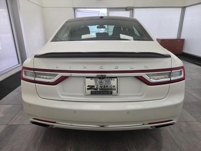 Lincoln Continental Vehicle Full-screen Gallery Image 3