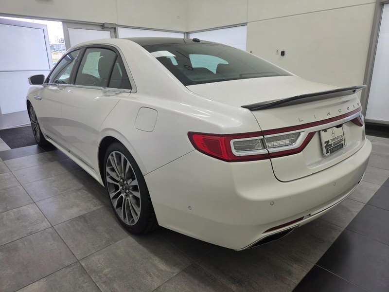 Lincoln Continental Vehicle Full-screen Gallery Image 4