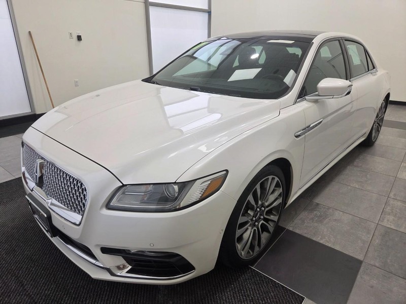 Lincoln Continental Vehicle Full-screen Gallery Image 6