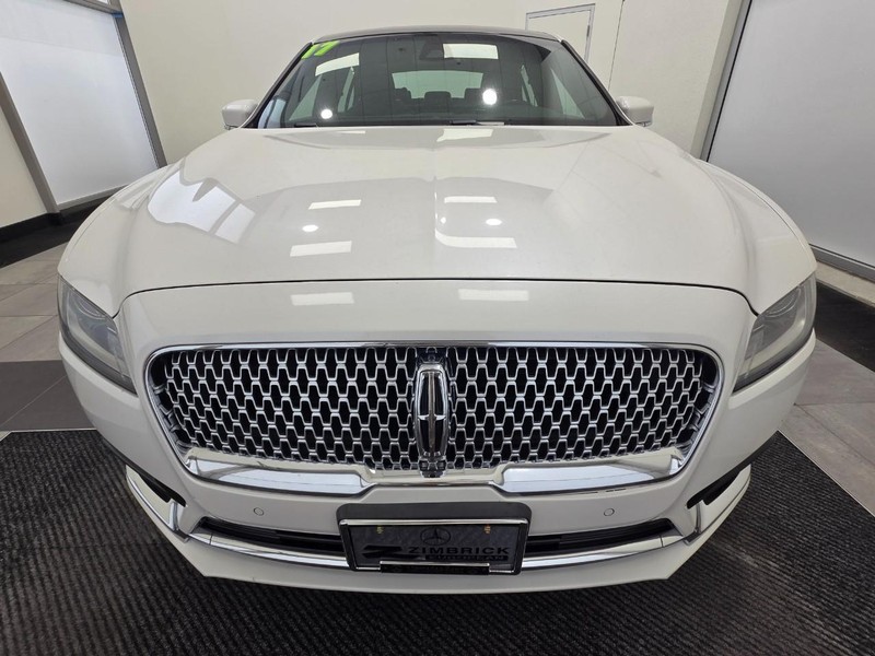 Lincoln Continental Vehicle Full-screen Gallery Image 7
