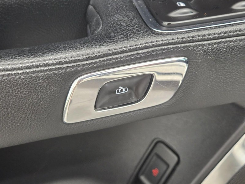 Lincoln Continental Vehicle Full-screen Gallery Image 22