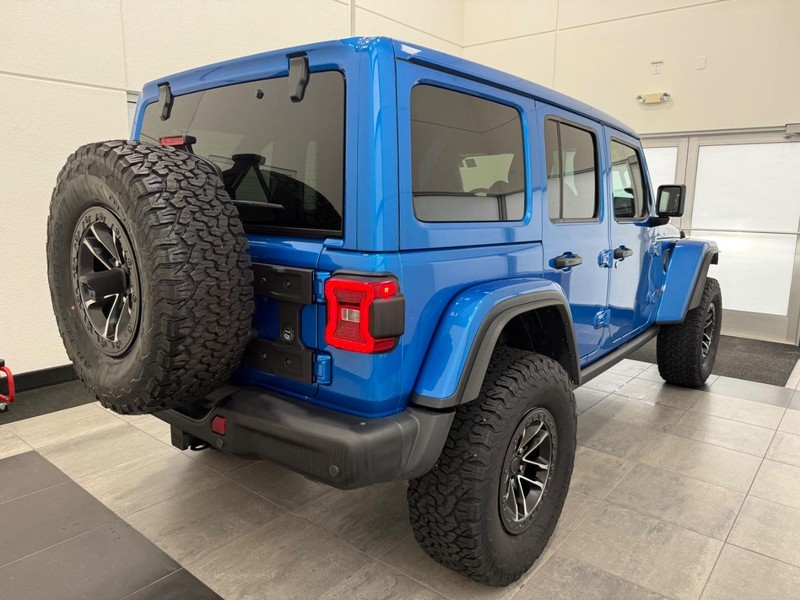 Jeep Wrangler Vehicle Full-screen Gallery Image 02
