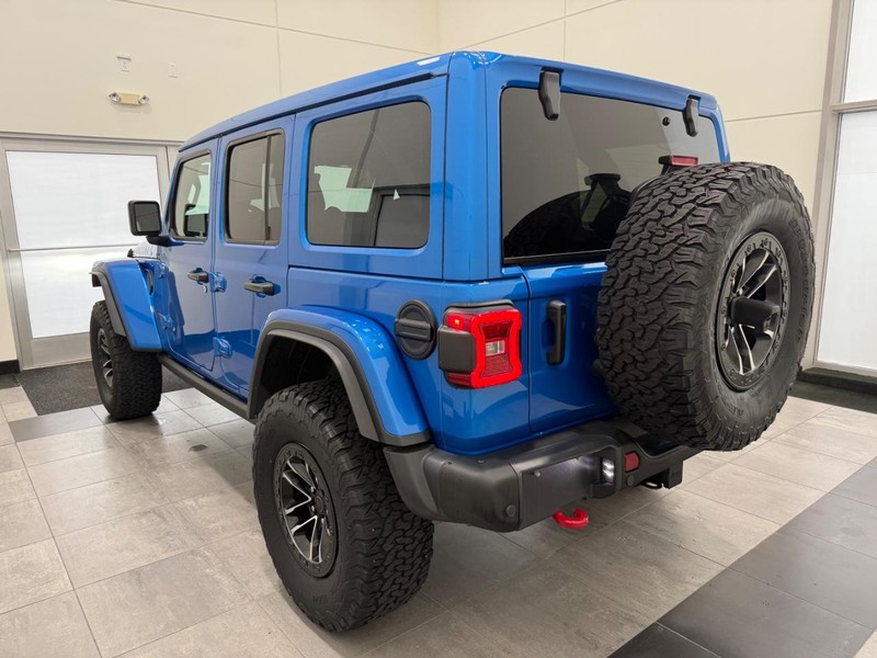 Jeep Wrangler Vehicle Full-screen Gallery Image 04