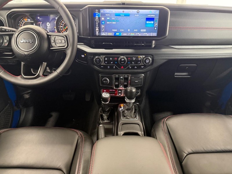 Jeep Wrangler Vehicle Full-screen Gallery Image 09