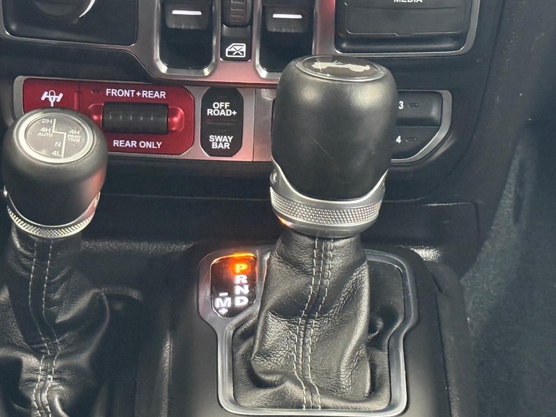 Jeep Wrangler Vehicle Full-screen Gallery Image 11