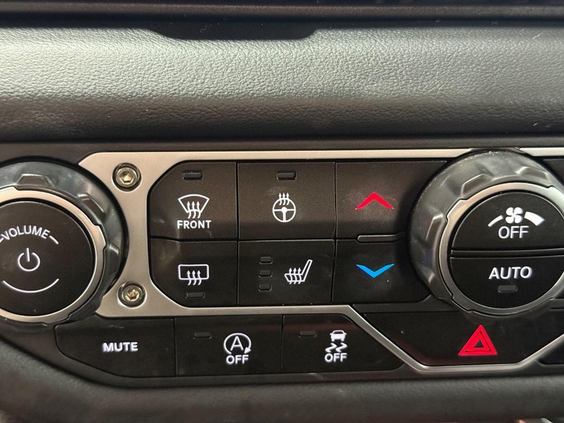 Jeep Wrangler Vehicle Full-screen Gallery Image 18