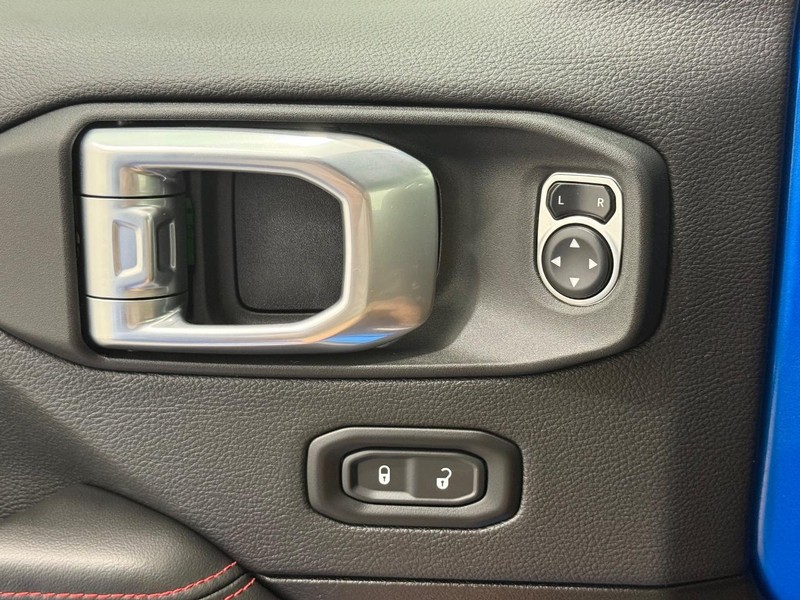 Jeep Wrangler Vehicle Full-screen Gallery Image 19