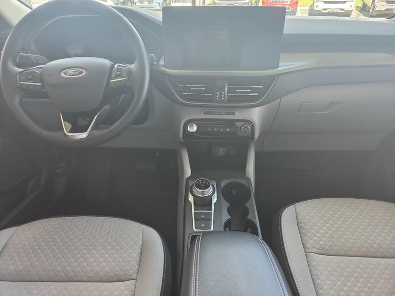 Ford Escape Vehicle Full-screen Gallery Image 09