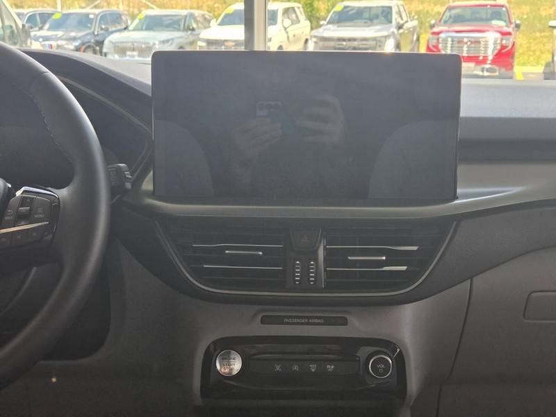 Ford Escape Vehicle Full-screen Gallery Image 10