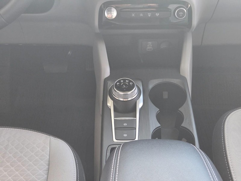 Ford Escape Vehicle Full-screen Gallery Image 11