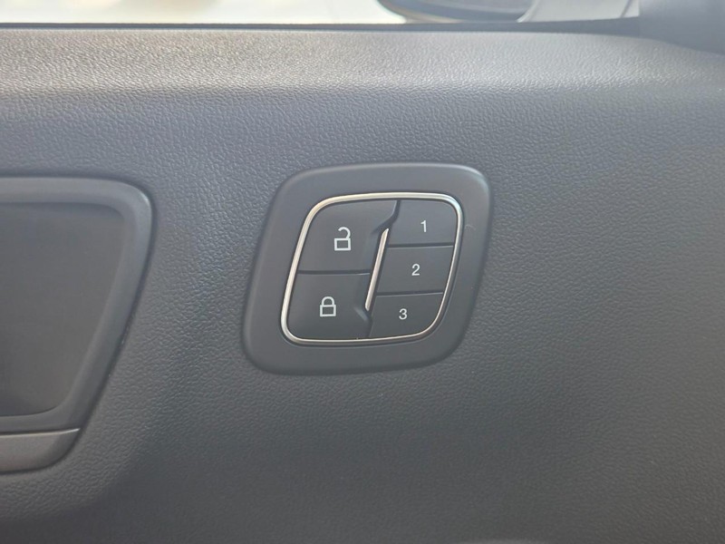 Ford Escape Vehicle Full-screen Gallery Image 14