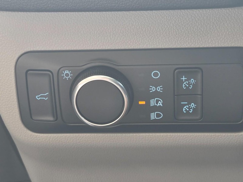 Ford Escape Vehicle Full-screen Gallery Image 18