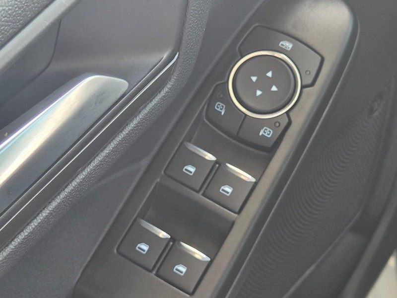 Ford Escape Vehicle Full-screen Gallery Image 19