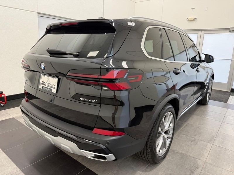 BMW X5 Vehicle Full-screen Gallery Image 2