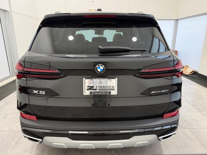 BMW X5 Vehicle Full-screen Gallery Image 3