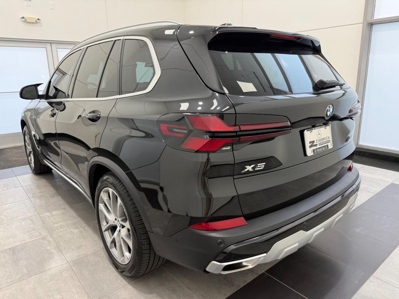 BMW X5 Vehicle Full-screen Gallery Image 4