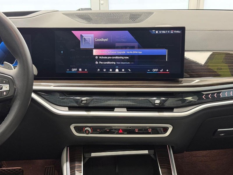 BMW X5 Vehicle Full-screen Gallery Image 10