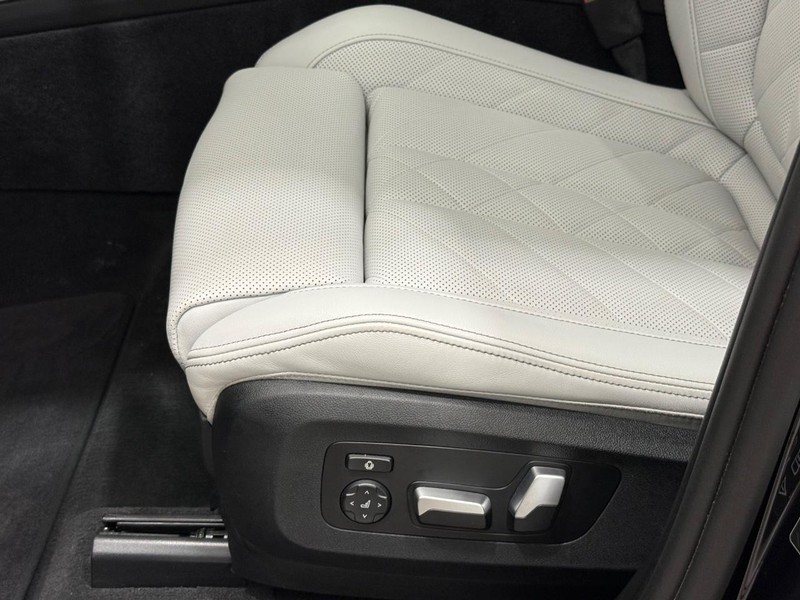 BMW X5 Vehicle Full-screen Gallery Image 21