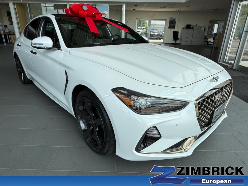 Genesis G70 Vehicle Full-screen Gallery Image 01
