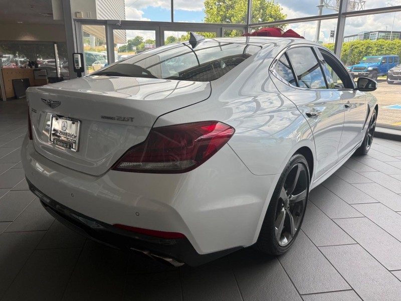 Genesis G70 Vehicle Full-screen Gallery Image 02